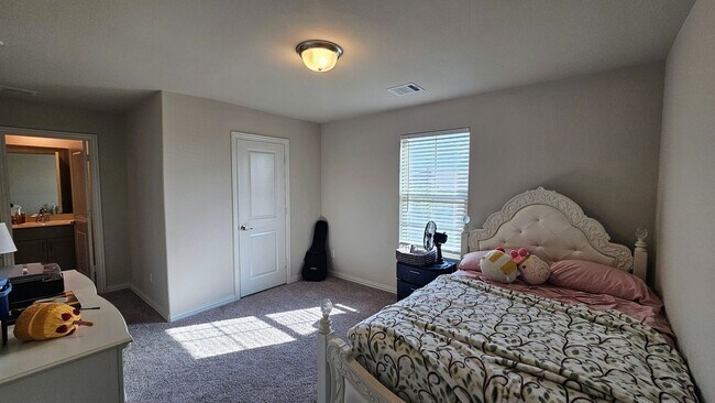 Foto del edificio - Spacious Ventana Home with all appliances!