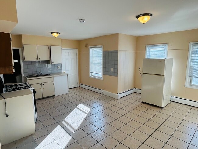 Building Photo - 25 Fallon Ave