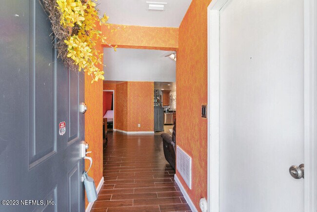 Foto del edificio - 1344 Bay Hill Blvd