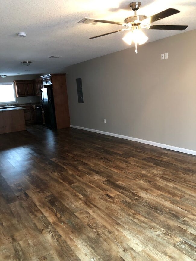 Building Photo - 593 Beach Rd