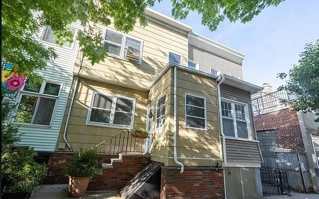 Primary Photo - 164A 19th St