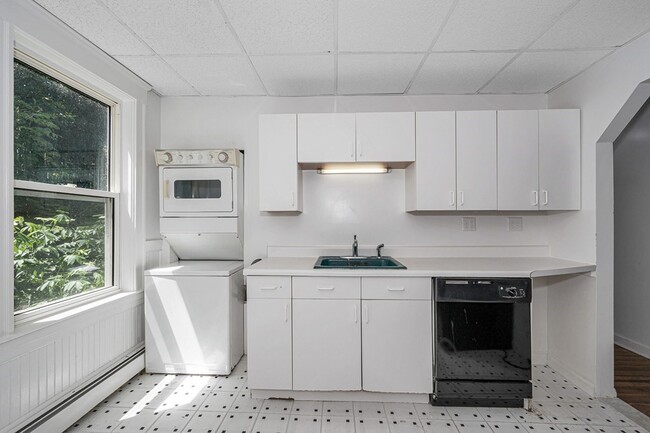 Building Photo - 1405 River St