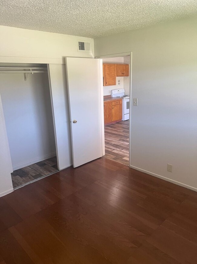 Building Photo - Affordable 1 Bedroom  Condo In Central Las...