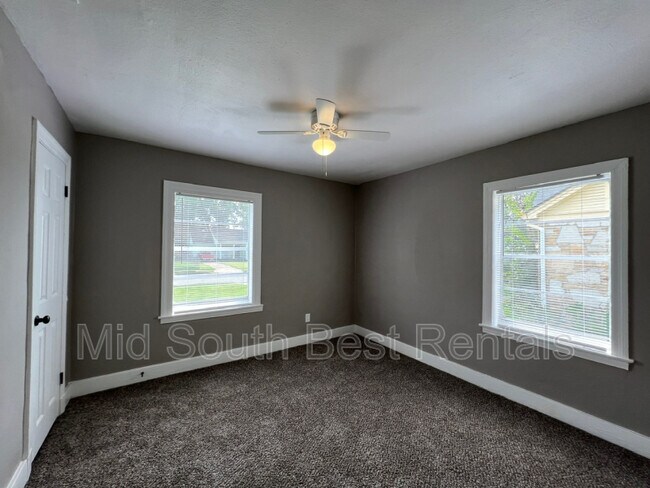 Foto del edificio - 808 E Dempster Ave