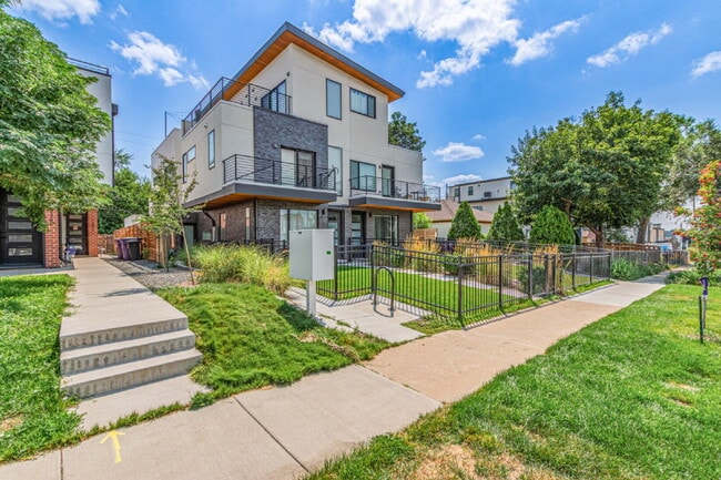 Beautiful Sloans lake Two Bed / Two and a ... - Beautiful Sloans lake Two Bed / Two and a ... Apartment