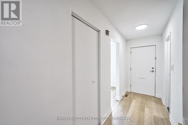 Photo du bâtiment - 2012 Sheppard Ave W