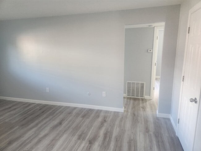Building Photo - 176 Maple Ave