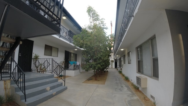 Foto del edificio - 750 Hayworth Ave