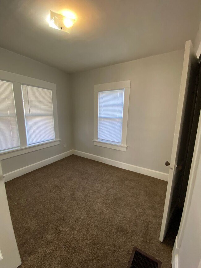 Building Photo - 2 br, 1 bath House - 5373 N. 13th 1/2 St