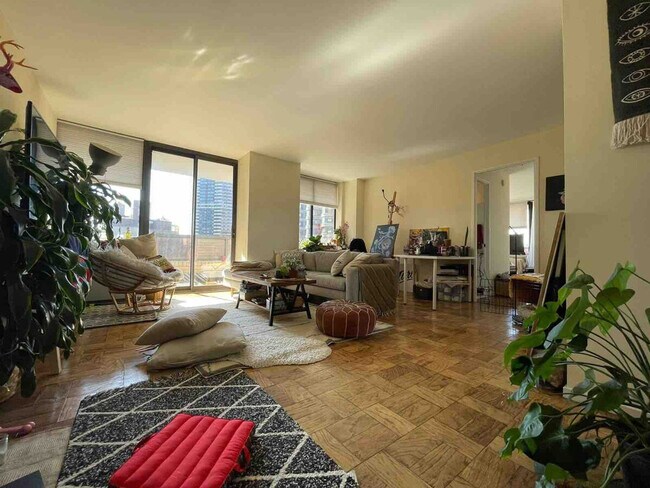 Foto del edificio - 330 E 38th St
