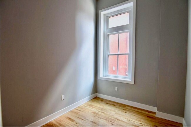 Foto del edificio - 1523 W Girard Ave