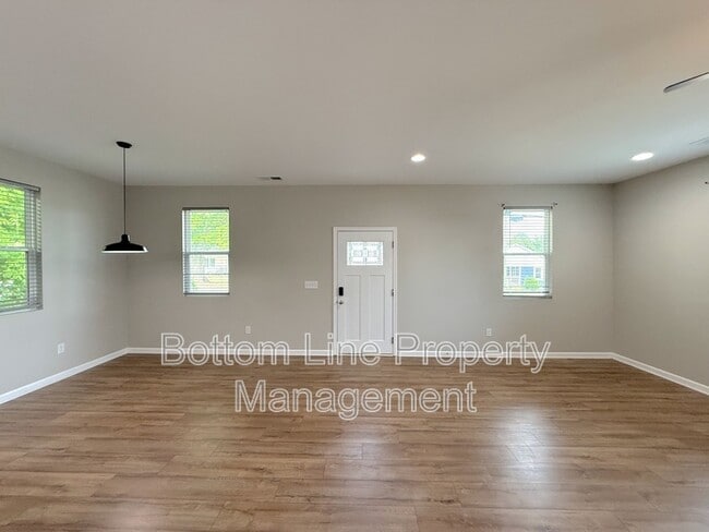 Building Photo - 641 Central Dr NW