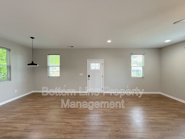 Foto del edificio - 641 Central Dr NW