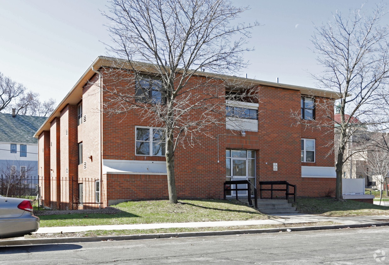 2635 W Juneau Ave, Milwaukee, WI 53233 Apartments in Milwaukee, WI
