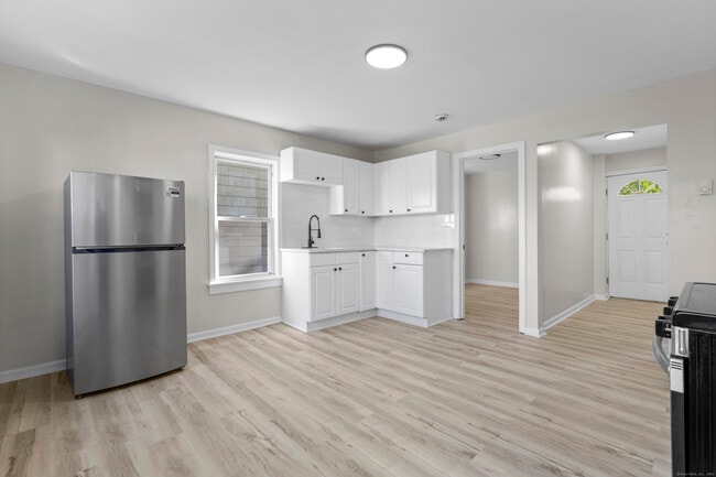 Foto del edificio - 243 N Main St