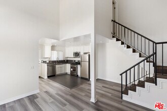 Building Photo - 6212 Fulton Ave