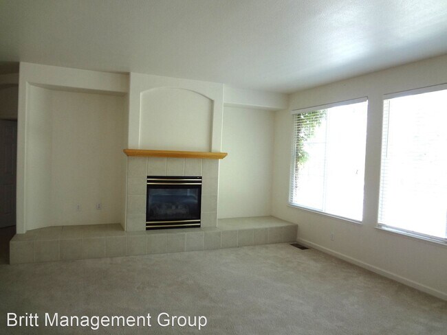 Building Photo - 3 br, 2.5 bath House - 1040 Greenwich Way