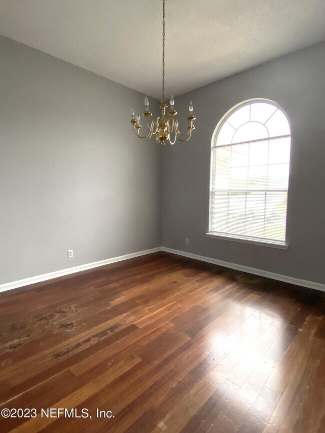 Building Photo - 12976 Chets Creek Dr N