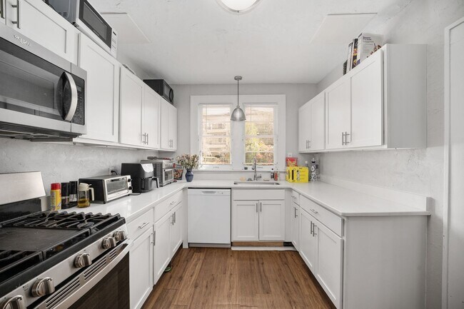 Building Photo - 949 SW 13th St