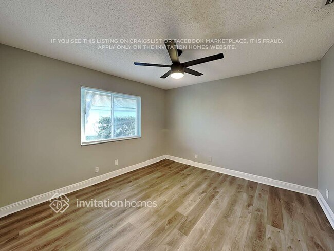 Foto del edificio - 5077 NW 104th Ave