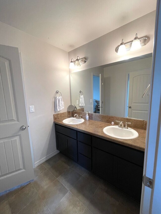 Building Photo - Beautiful Corner Lot Home for Rent in Badg...