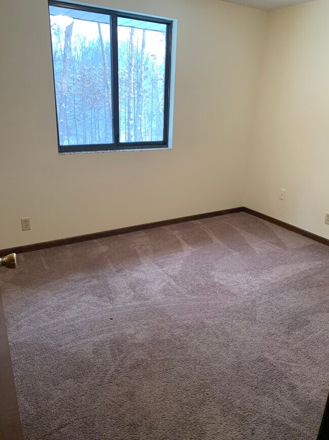 Upstairs bedroom. Window faces courtyard. - 475 W Mae Rose Ave