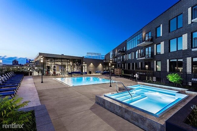 Foto del edificio - 524 W Addison St