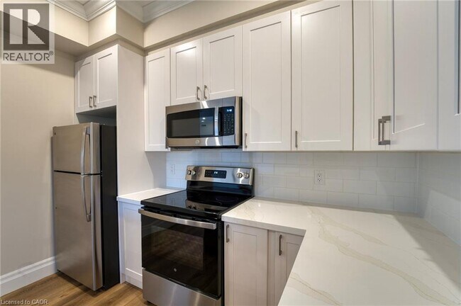 Building Photo - 100 Charlton Ave W