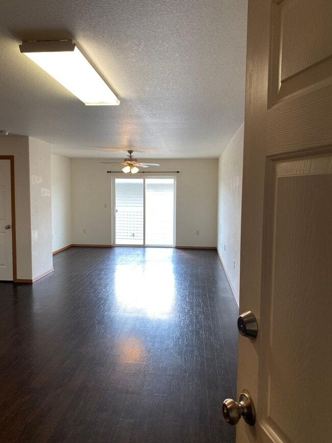 Building Photo - Upper 2 Bed 1 Bath