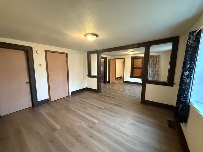 Foto del edificio - 922-924 Caledonia Street