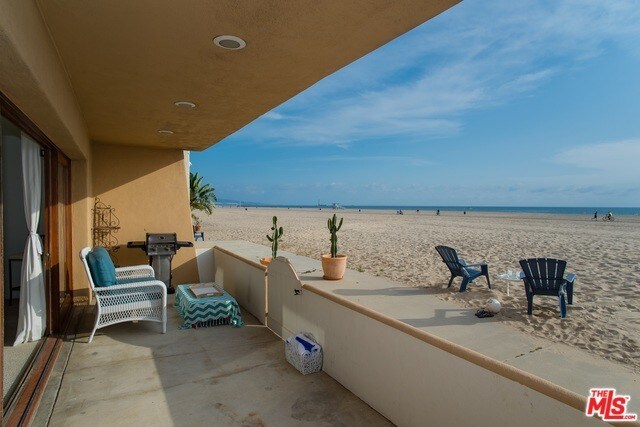 Foto del edificio - 6301 Ocean Front Walk