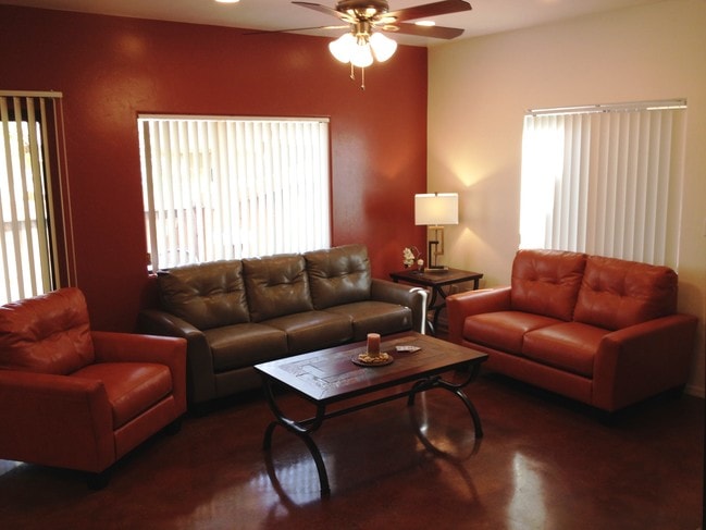 Living furnished - 2381 N 4th Ave