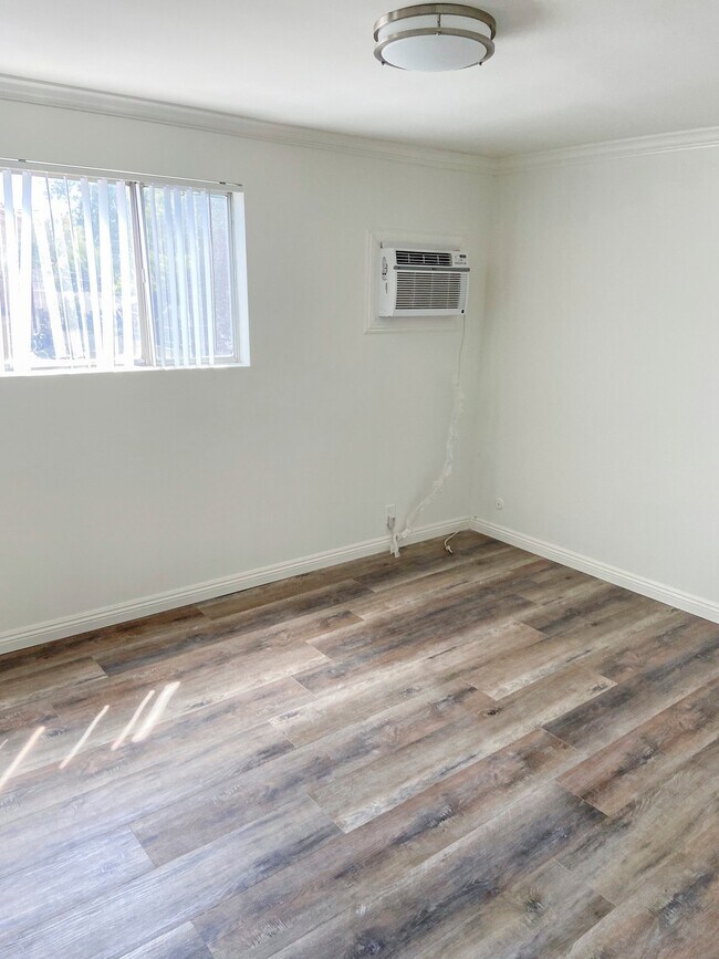 Foto del edificio - 14306 Riverside Dr