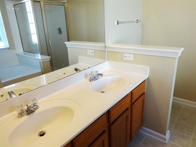Foto del edificio - 5145 Torrey Ln