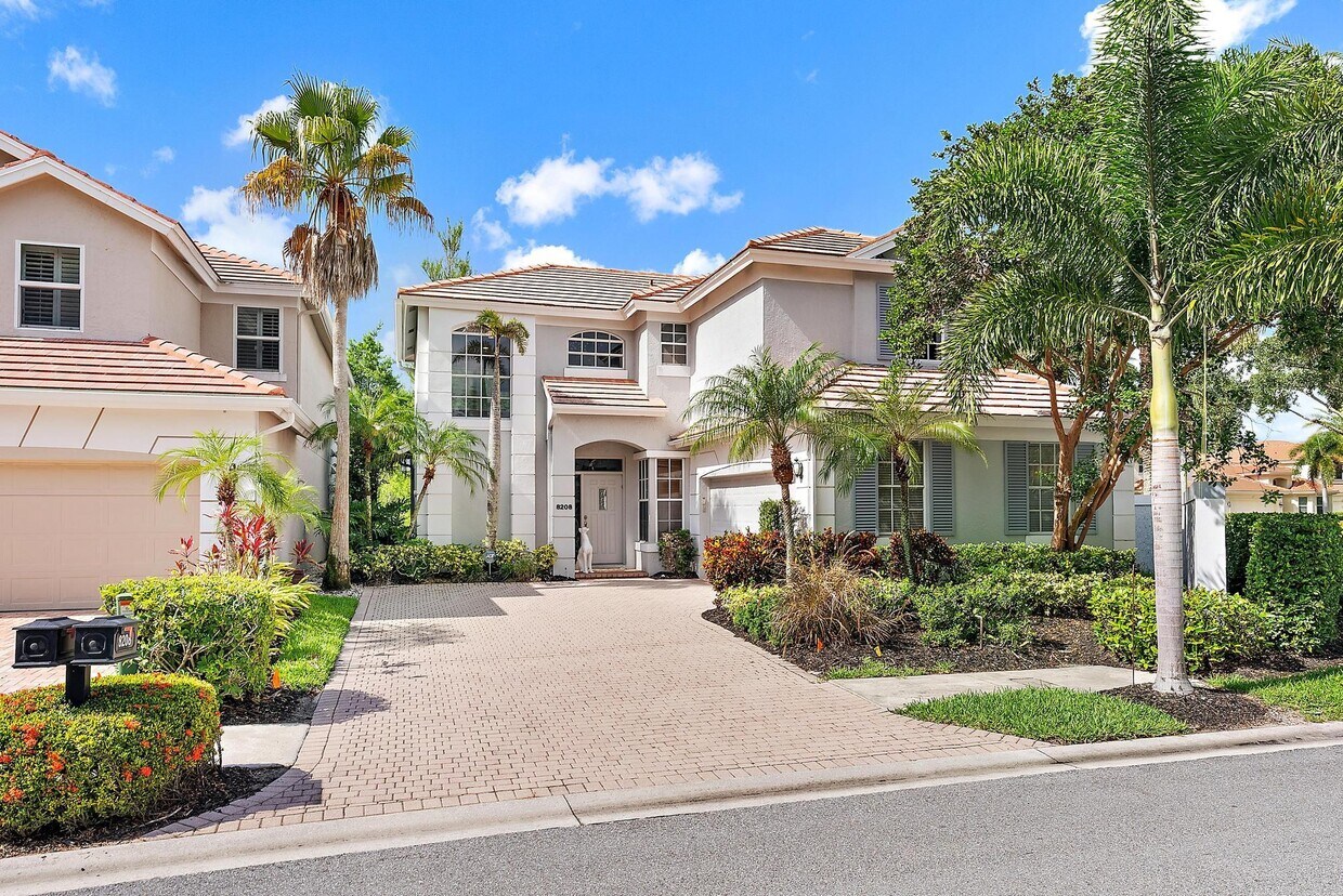 Foto principal - 8208 Heritage Club Dr