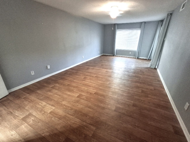 Building Photo - 102 Ruelle