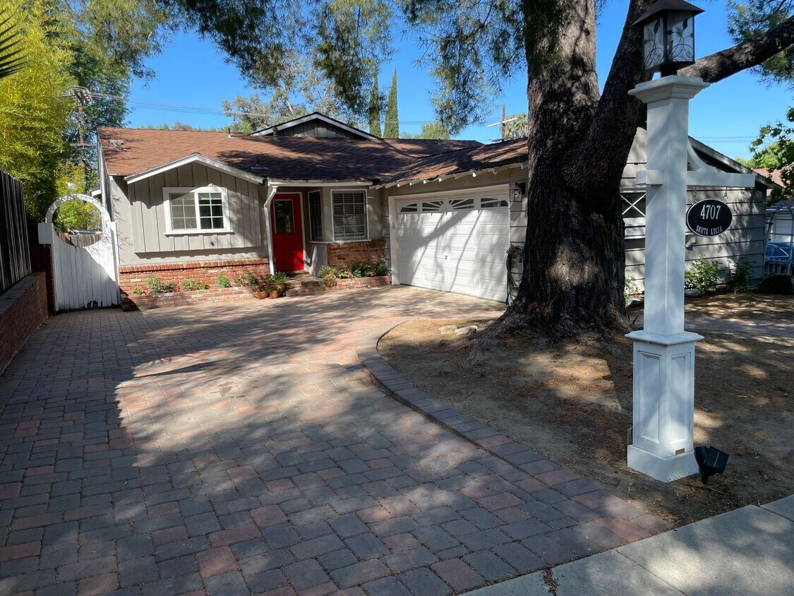 Foto principal - 4 Bedroom Pool Home for Rent in Woodland H...