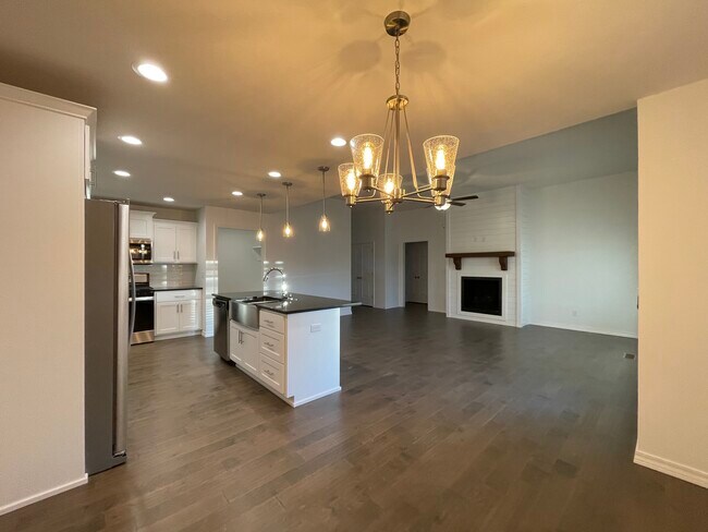 Building Photo - 679 N Montego St