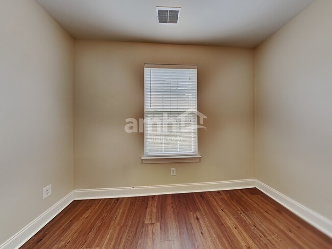 Building Photo - 415 Equinox Cir