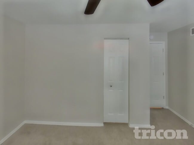 Building Photo - 1130 Pinehurst Ln