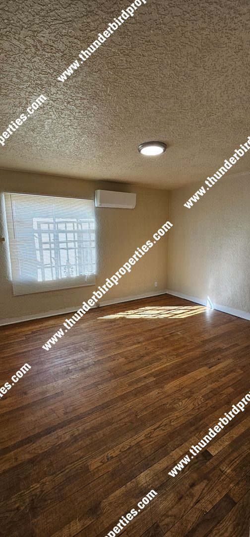 Foto del edificio - Ross Duplex