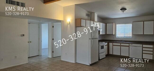 Building Photo - 2 Bedroom 1 Bath- 5126 E Bellevue-OWNER/AGENT