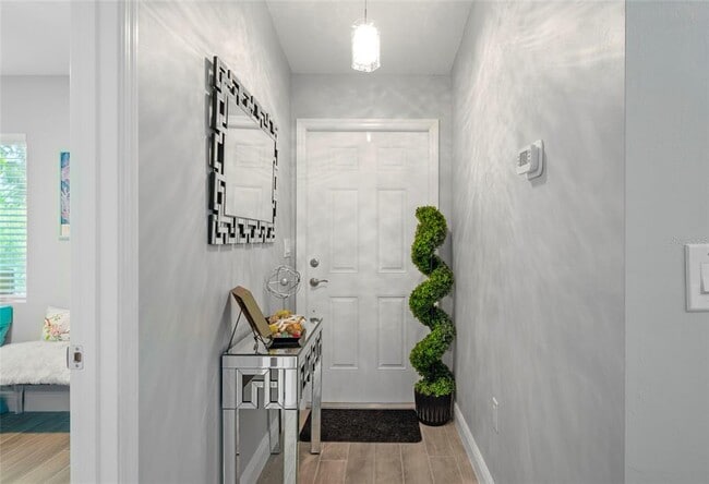 Building Photo - 2100 Como St