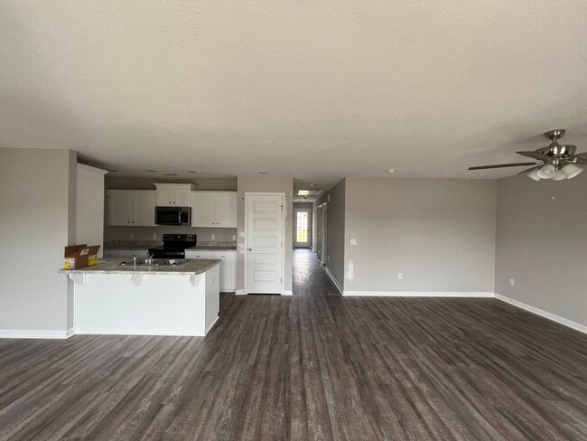 Building Photo - 7054 White Pine Ave
