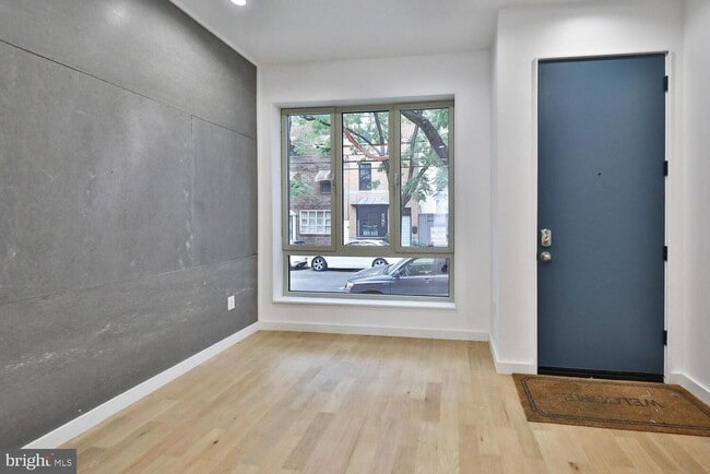 Building Photo - 725 S 6th St