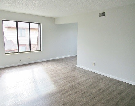 Foto del edificio - 1305 Springfield Dr
