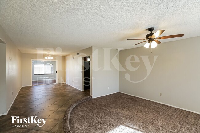 Building Photo - 4656 W Townley Ave