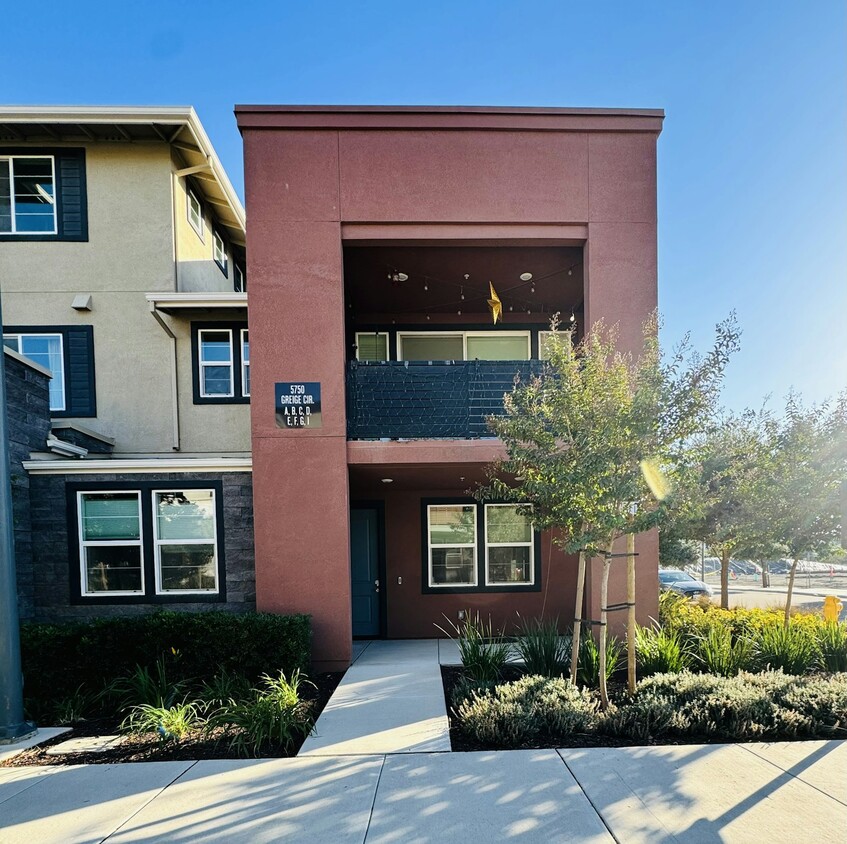 Photo - 5750 Greige Circle