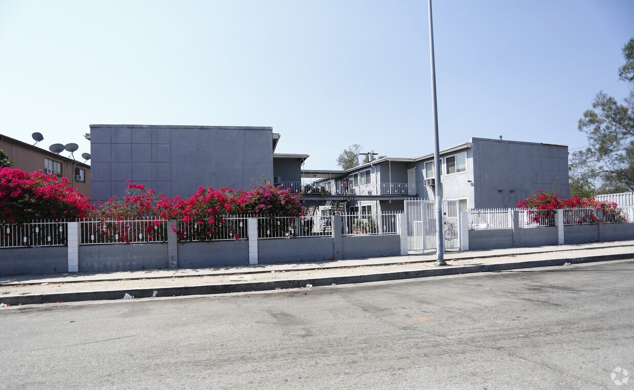 Building - 12510 Saticoy St
