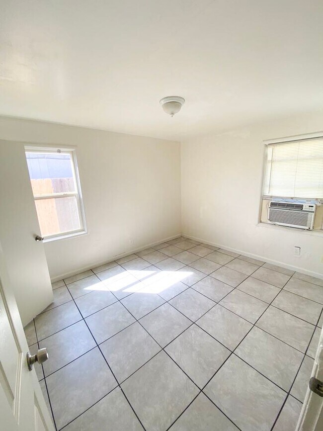 Foto del edificio - 3905 Huron St